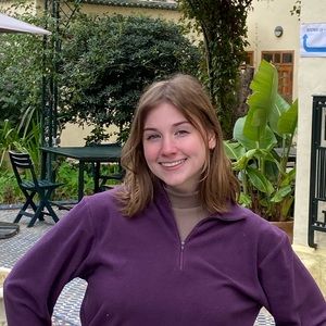 Meet your Posher, Lara